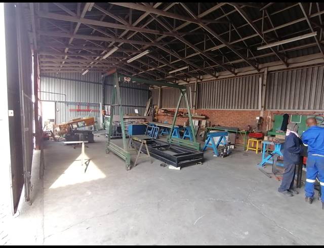 1,335M² WAREHOUSE FOR SALE IN ANDERBOLT